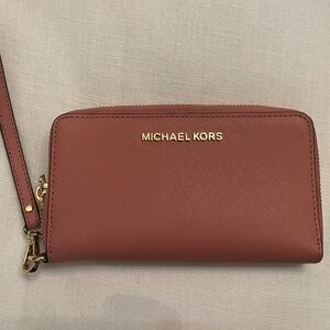 LIKE NEW || Michael Kors Grapefruit Leather zip around wallet